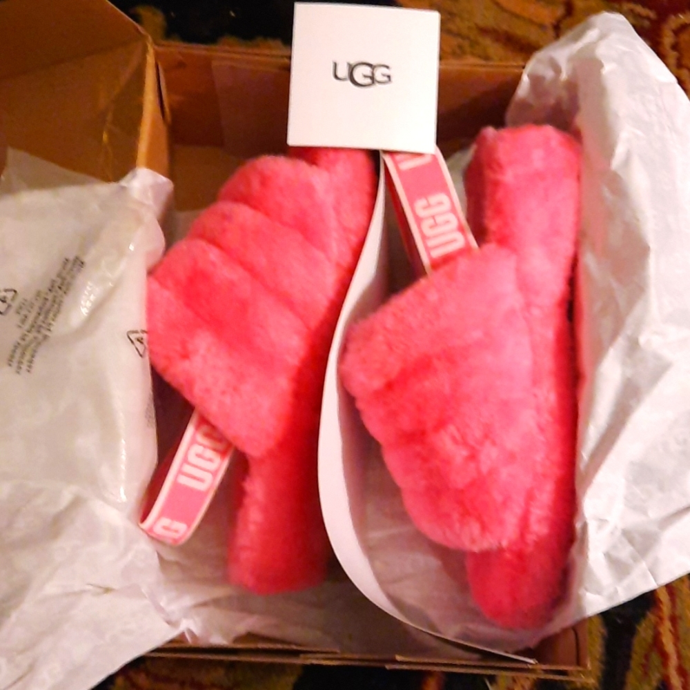NIB UGG Oh Yeah Fuzzy Slides
